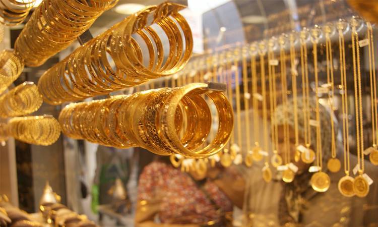 هكذا وقعت عصابة تمتهن بيع ذهب مزوّر بفواتير وهمية!