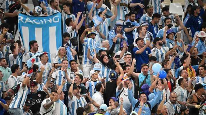 جماهير الأرجنتين ترد على 