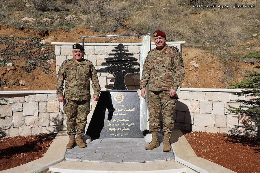 بالصور: قائد الجيش يفتتح طريق يصل بين مراكز فوج الحدود البرية الرابع