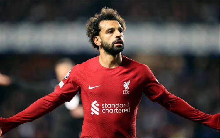 ليفربول يصرف ربع مليار.. وما زال صلاح يحمله على كتفيه