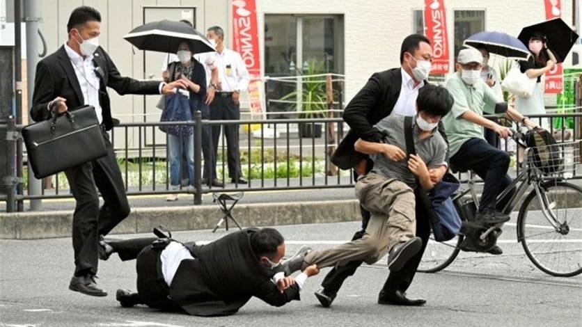 رسمياً.. اتهام المشتبه به في اغتيال شينزو آبي بالقتل ومخالفة قوانين الأسلحة