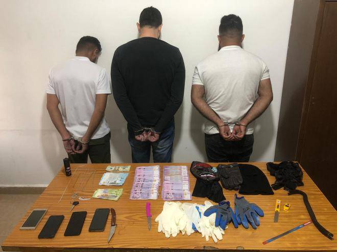 بكمين محكم.. عصابة سرقة منازل في قبضة 