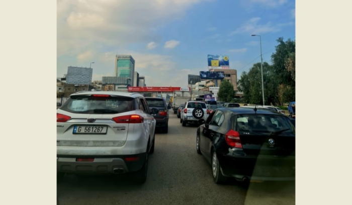 زحمة سير خانقة على المسلك الغربي لأوتوستراد نهر الموت المرفأ