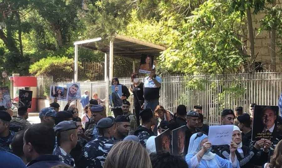 أهالي شهداء المرفأ يحاولون اقتحام قصر العدل: نريدُ العدالة