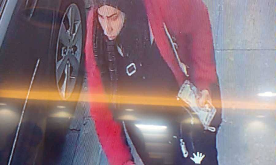 بالصور : عصابة تسطو على محل مجوهرات في بيروت