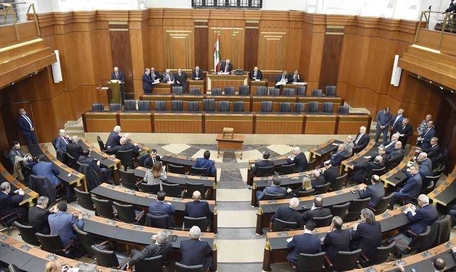 إنتهاء التصويت في الدورة الأولى من جلسة انتخاب رئيس للجمهورية: 34 صوتاً لميشال معوّض و37 ورقة بيضاء و2 لزياد بارود وصوت واحد لصلاح حنين و7 لعصام خليفة و14 صوتاً لـ