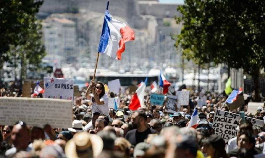 احتجاجاً على تعديل نظام التقاعد.. الآلاف يتظاهرون في باريس