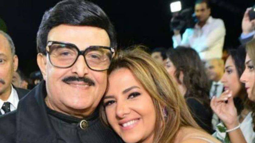 احتفالا بذكرى ميلاده .. دنيا سمير غانم تهدي والداها اغنية جديدة