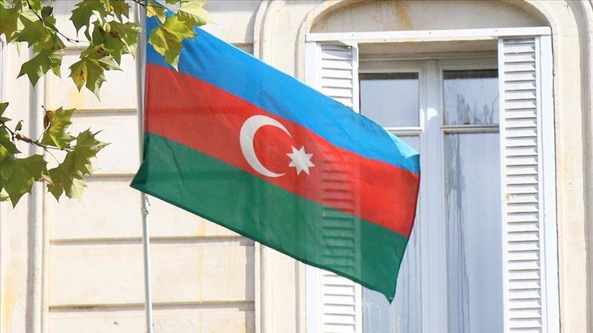 أذربيجان تخلي سفارتها بطهران.. وتصف الهجوم عليها بالإرهاب