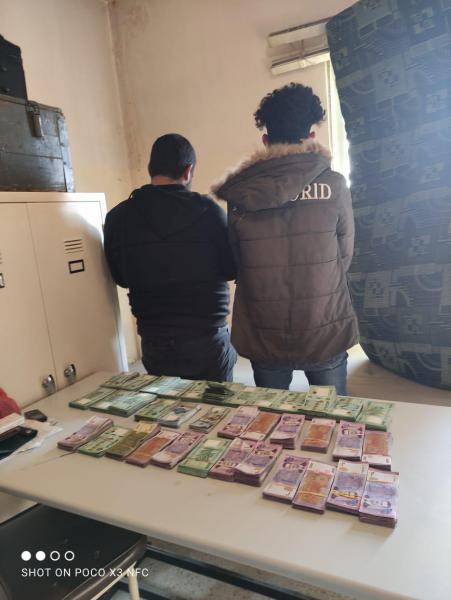 سرقا 600 مليون ليرة لبنانية من داخل سيارة.. هذا ما حصل