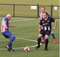 أكبر لاعب كرة قدم يدخل 