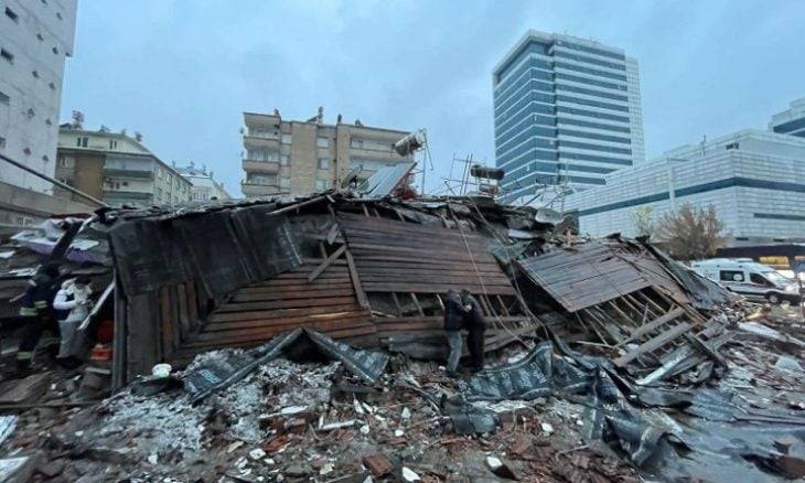 أكثر من 6500 قتيل حتى الآن في سوريا وتركيا جراء الزلزال