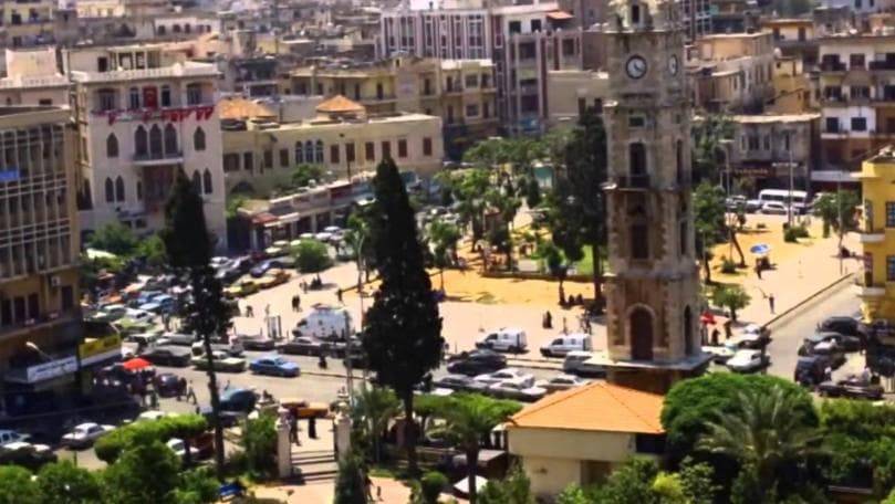 عدد من اهالي طرابلس يخلون المباني القديمة التي يقيمون فيها خوفا من الانهيار بعد الهزة الخفيفة التي شعروا بها