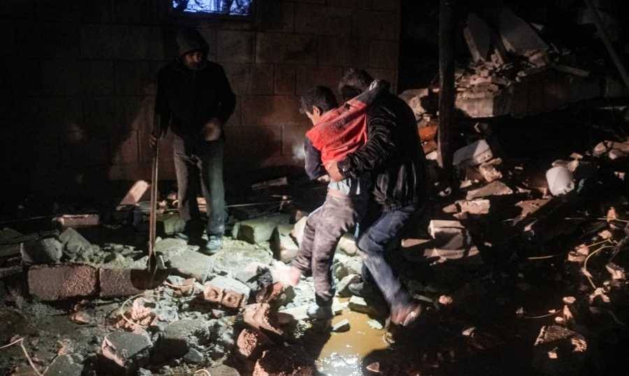 1014 قتيلا بتركيا و720 بسوريا.. وأنقرة: انذار مستوى رابع