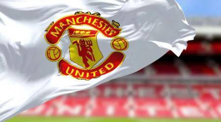 ثري بريطاني يدخل السباق لشراء مانشستر يونايتد