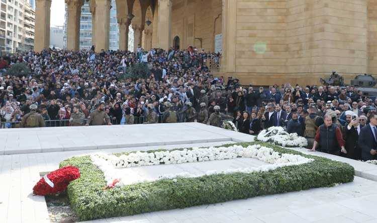 بعد زيارة الضريح... وفد 