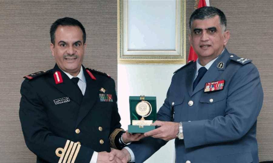 الأوضاع العامة بين عثمان والملحق العسكري السعودي