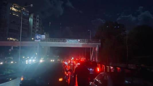 خروج المواطنين بسياراتهم إلى محيط حرش بيروت بعد شعورهم بالهزة