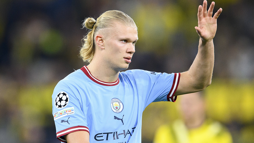 حارس مانشستر سيتي: 