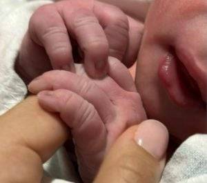 بالصورة: جيسيكا عازار تلد مولدها الاول.. ماذا أسمته؟