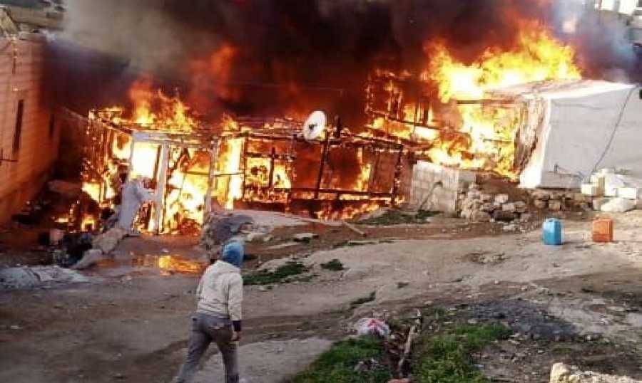 وفاة أم وطفلها في حريق بمخيم للنازحين!