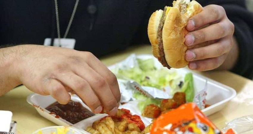 معادلة صعبة.. آلاف الخطوات لحرق سعرات وجبة صغيرة