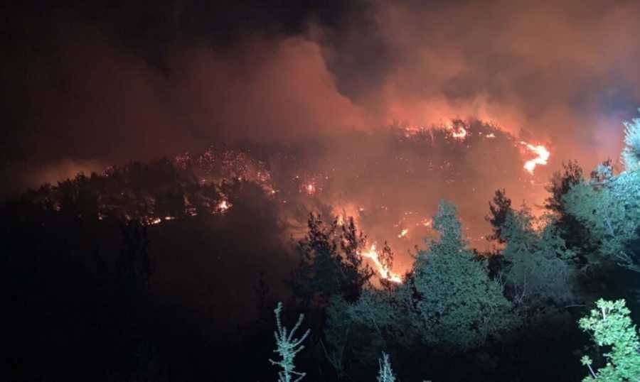 حريق كبير في بطرماز.. والرياح تعيق إخماده