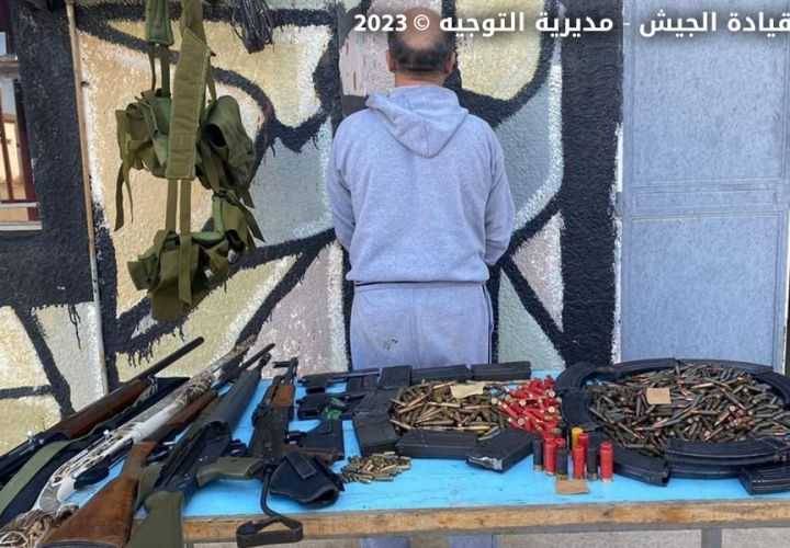 توقيف مطلوب وضبط أسلحة وذخائر في الضنية
