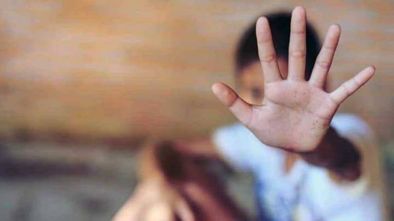 توقيف سوري معنف لابنه