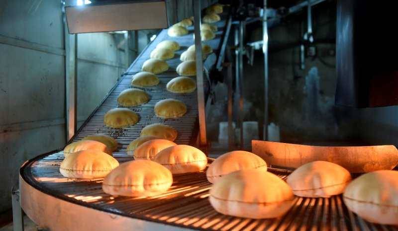 سعر ربطة الخبز الى ارتفاع.. ولا نقص في مادة الطحين