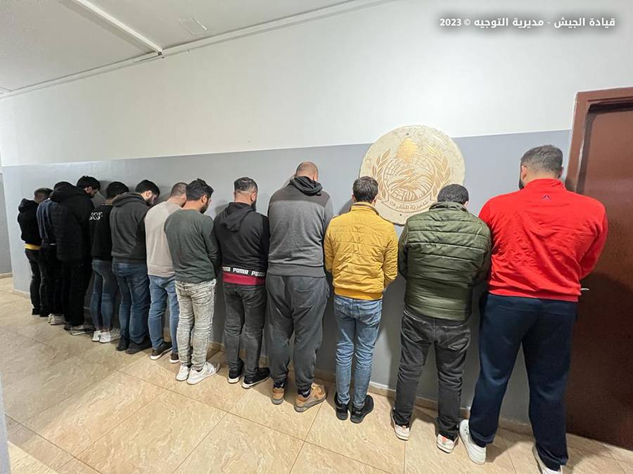 توقيف 12 شخصاً.. وضبط أسلحة وذخائر