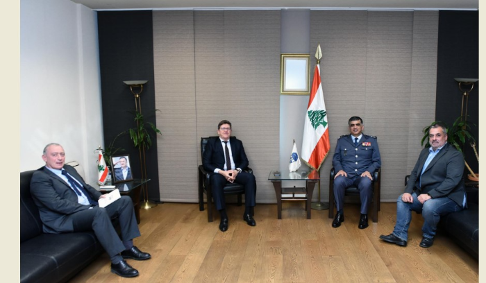 عثمان عرض مع وفد فرنسي لسبل التعاون
