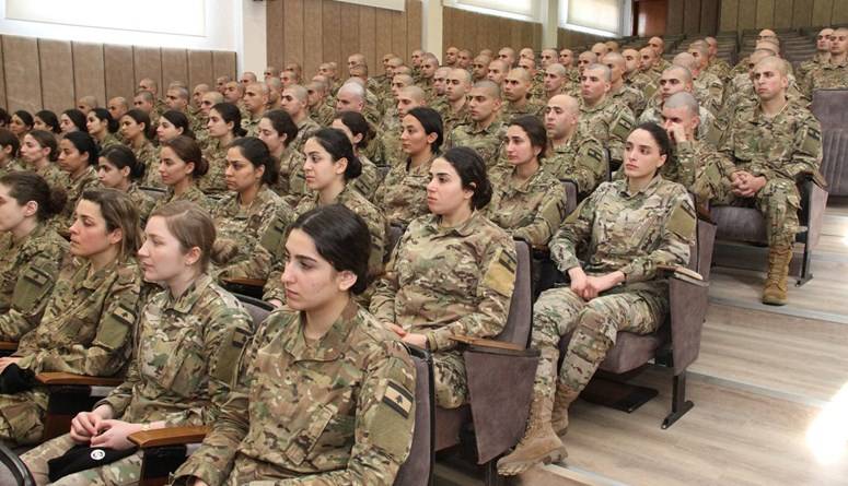 الجيش: الأنوثة مش بس مظاهر خارجية