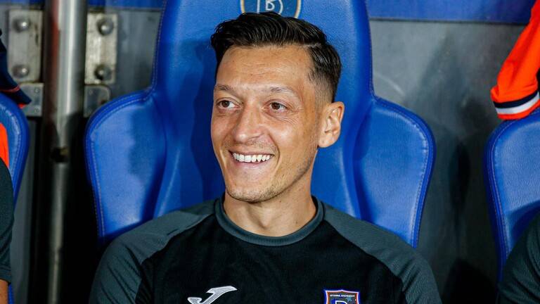 أوزيل يعتزل كرة القدم