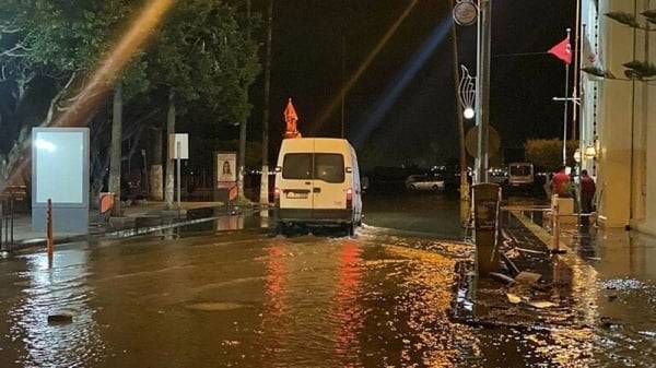 سكان مدينة تركية استيقظوا ليجدوا أنفسهم في البحر!