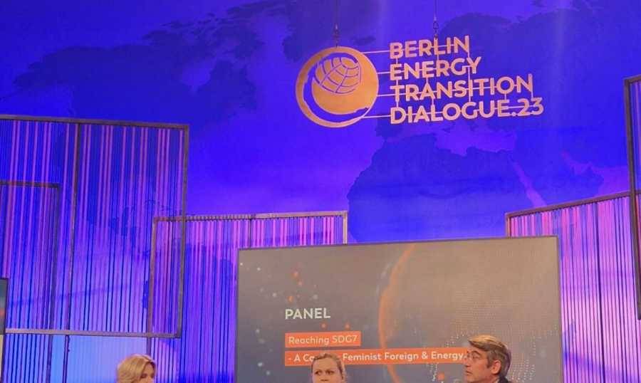 فيّاض يعرض في برلين فرص الاستثمار في الطاقة المتجدّدة