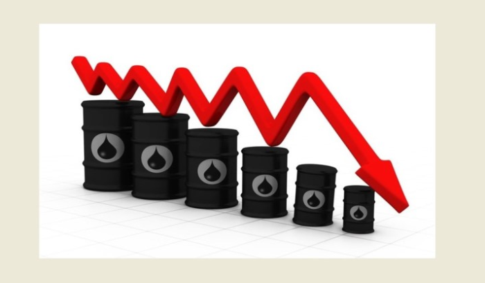 انخفاض أسعار النفط بعد ارتفاعها إلى أعلى مستوى في نحو أسبوعين