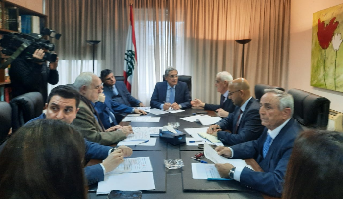 اجتماع وزاري لبحث مخاطر مواد مسرطنة بمستودع معمل اترنيت في شكا