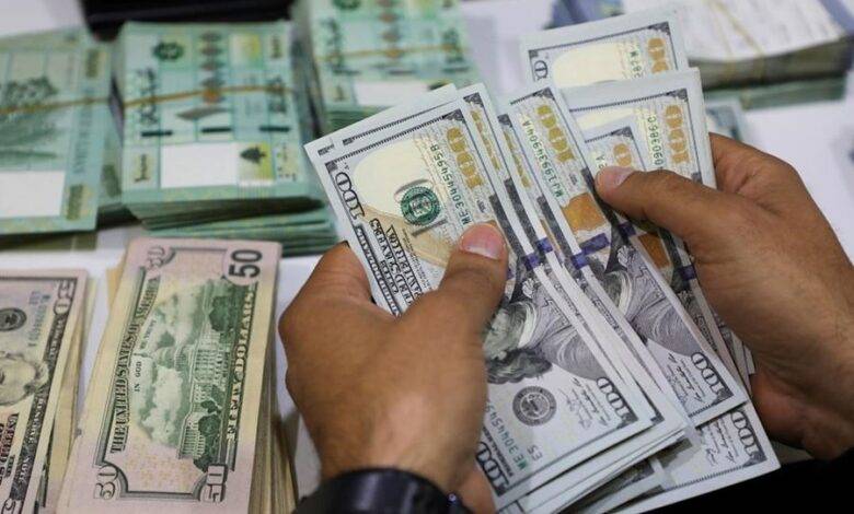 دولار السوق السوداء.. كم سجل مساء؟
