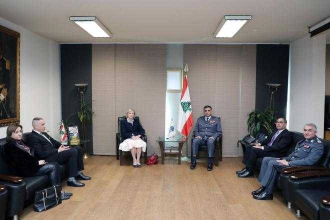 عثمان يلتقي السفيرة السويدية مع وفد