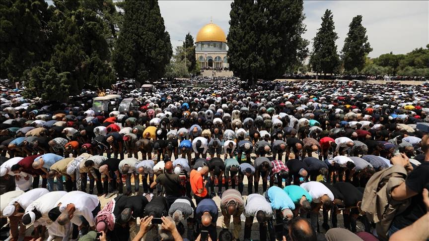 130 ‭‬ألف مصل يؤدون صلاة الجمعة الثالثة من رمضان بالمسجد الأقصى