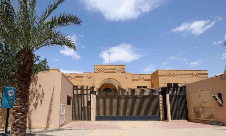 السفارة الإيرانية في السعودية تفتح أبوابها!