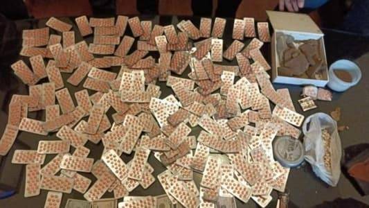 الكشف عن هوية أفراد عصابة تنشط بترويج المخدّرات والعملة المزيّفة