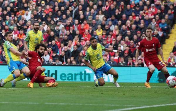 ليفربول يهزم نوتنغهام بشق الأنفس