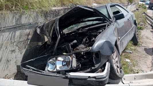 إنقاذ جريحين جراء حادث مروري