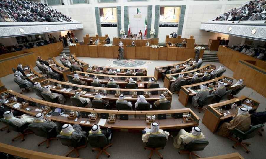 ولي عهد الكويت يقرّر حلّ مجلس الأمة 2020