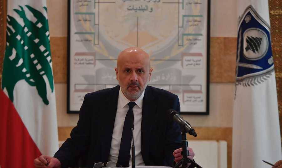 بعد انهيار سقف مدرسة… مولوي يتحرّك