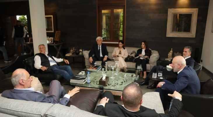 الأوضاع العامة بين مولوي ونصار