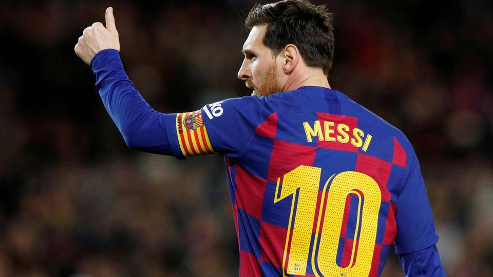ميسي في برشلونة.. فيديو يرصد تهربه من 