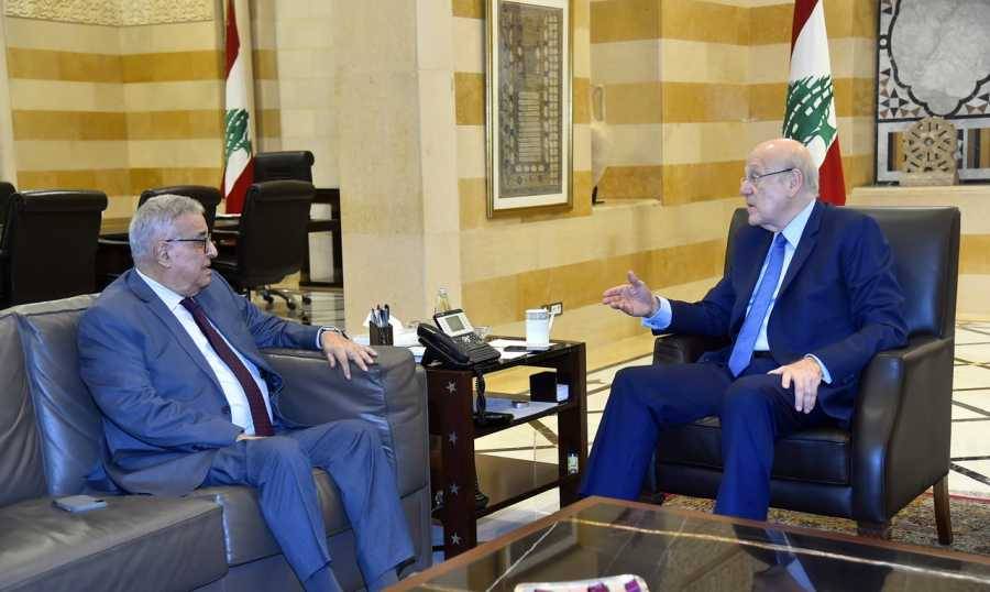 لقاءات وزارية ونيابية في السراي